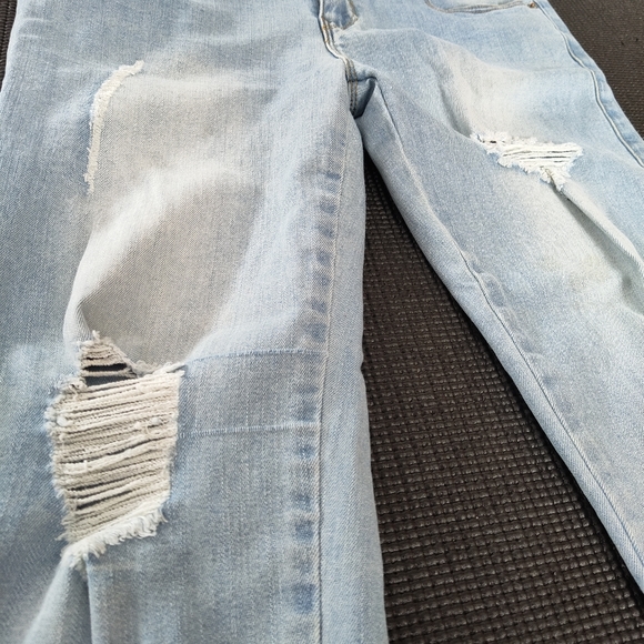 Guess denim capris - Picture 3 of 5